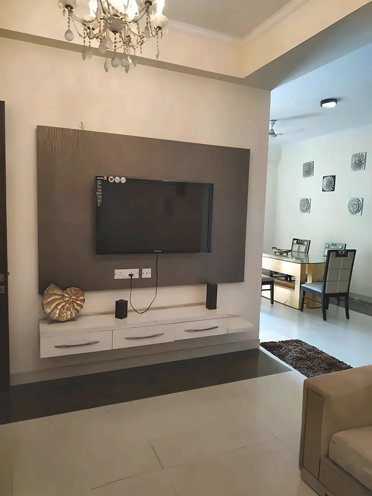 Living room interior by Livibi, open-plan toward the dining area